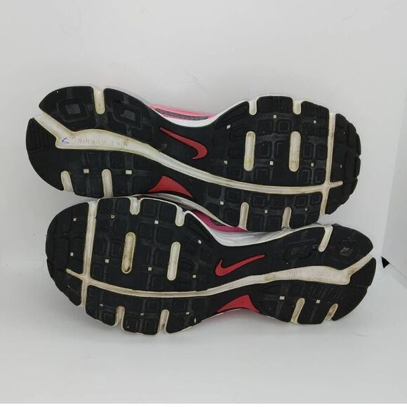 Nike Downshifter 5 Womens Pre-owned Gray w/Red Accents Running Sneakers - sz. 8 - Picture 5 of 6